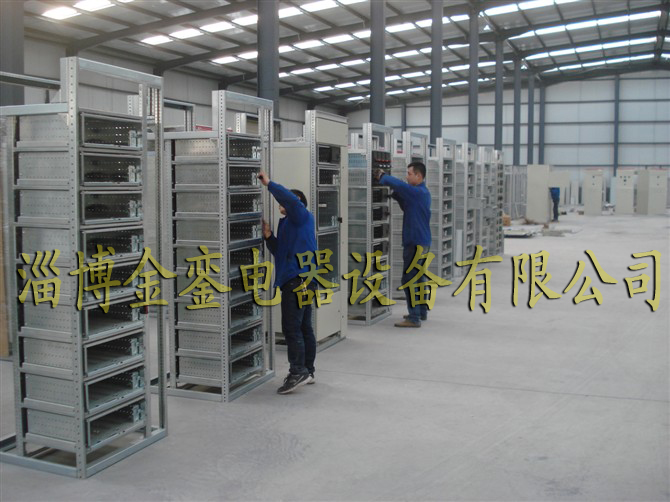 GCS型低壓抽出式開關(guān)柜 